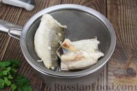 Фото приготовления рецепта: Омлет с рыбой - шаг №2