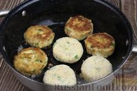 Фото приготовления рецепта: Рыбные котлеты с картофелем, сыром и зеленью - шаг №16