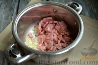 Фото приготовления рецепта: Солянка с колбасой и черносливом - шаг №5