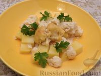Фото к рецепту: Картошка, запечённая с цветной капустой, сливками и сыром