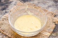 Фото приготовления рецепта: Маффины на йогурте, с орехами, изюмом, цедрой и розмарином - шаг №4