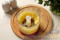 Фото приготовления рецепта: Котлеты из мясного фарша с пекинской капустой, картофелем и тыквой - шаг №6