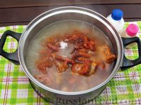 Фото приготовления рецепта: Щи из квашеной капусты с ребрышками и грудинкой - шаг №16