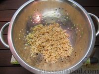 Фото приготовления рецепта: Суп с перловкой, мясными фрикадельками и солёными огурцами - шаг №4