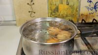 Фото приготовления рецепта: Салат с тунцом, огурцами и кукурузой - шаг №1
