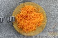 Фото приготовления рецепта: Салат с кукурузой, морковью и сухариками - шаг №6