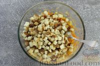 Фото приготовления рецепта: Салат с кукурузой, морковью и сухариками - шаг №8