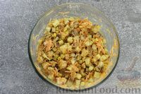 Фото приготовления рецепта: Салат с кукурузой, морковью и сухариками - шаг №10