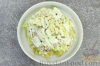 Фото приготовления рецепта: Салат с курицей, картофелем, пекинской капустой и солёными огурцами - шаг №14
