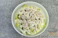 Фото приготовления рецепта: Салат с курицей, картофелем, пекинской капустой и солёными огурцами - шаг №17