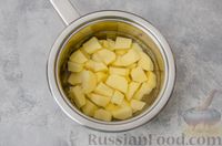 Фото приготовления рецепта: Картофельные котлеты с консервированным тунцом, кукурузой и цедрой - шаг №2
