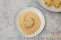 Фото приготовления рецепта: Картофельные котлеты с консервированным тунцом, кукурузой и цедрой - шаг №10