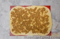 Фото приготовления рецепта: Сладкие хлебные палочки с орехами и корицей - шаг №13