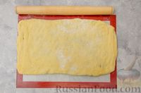 Фото приготовления рецепта: Сладкие хлебные палочки с орехами и корицей - шаг №16