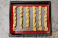 Фото приготовления рецепта: Сладкие хлебные палочки с орехами и корицей - шаг №18