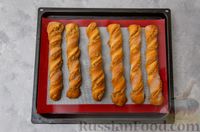 Фото приготовления рецепта: Сладкие хлебные палочки с орехами и корицей - шаг №19
