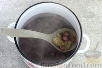 Фото приготовления рецепта: Суп с квашеной капустой, фасолью и охотничьими колбасками - шаг №9
