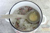 Фото приготовления рецепта: Суп с квашеной капустой, фасолью и охотничьими колбасками - шаг №15
