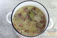 Фото приготовления рецепта: Суп с квашеной капустой, фасолью и охотничьими колбасками - шаг №17