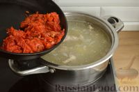 Фото приготовления рецепта: Томатный суп со свининой и рисом - шаг №13