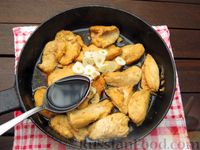Фото приготовления рецепта: Курица в карамели, с чесноком и соевым соусом - шаг №9