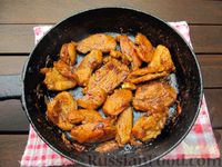 Фото приготовления рецепта: Курица в карамели, с чесноком и соевым соусом - шаг №12