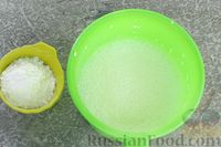 Фото приготовления рецепта: Сливочный десерт с кукурузными хлопьями и вареньем - шаг №2