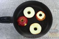 Фото приготовления рецепта: Яблоки с кукурузными палочками и карамелью из сгущенки - шаг №4