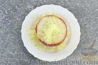 Фото приготовления рецепта: Яблоки с кукурузными палочками и карамелью из сгущенки - шаг №8