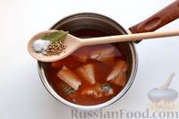 Фото приготовления рецепта: Томатный суп со скумбрией - шаг №7