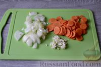 Фото приготовления рецепта: Суп минестроне с нутом, макаронами и помидорами - шаг №4