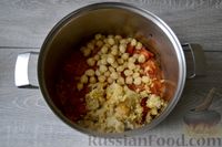 Фото приготовления рецепта: Суп минестроне с нутом, макаронами и помидорами - шаг №12