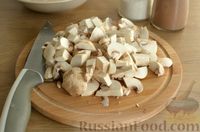 Фото приготовления рецепта: Отбивные из свинины с грибами и сыром, в духовке - шаг №4