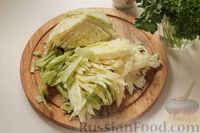 Фото приготовления рецепта: Постные капустные оладьи с манкой - шаг №2