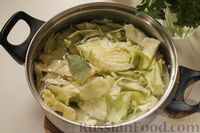 Фото приготовления рецепта: Постные капустные оладьи с манкой - шаг №3