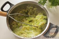 Фото приготовления рецепта: Постные капустные оладьи с манкой - шаг №5