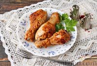 Фото к рецепту: Куриные ножки в сметане и французской горчице, запечённые в духовке