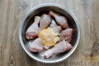 Фото приготовления рецепта: Куриные ножки в сметане и французской горчице, запечённые в духовке - шаг №4