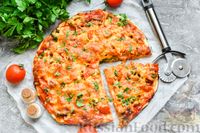 Фото к рецепту: Пицца на слоёном корже с копчёным мясом, помидорами и маринованными огурцами