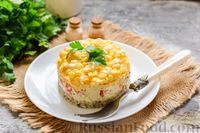 Фото приготовления рецепта: Слоёный салат с тунцом, крабовыми палочками, сыром и кукурузой - шаг №17