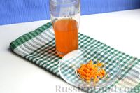 Фото приготовления рецепта: Морковно-яблочный салат с апельсиновым соусом - шаг №2