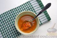 Фото приготовления рецепта: Морковно-яблочный салат с апельсиновым соусом - шаг №3
