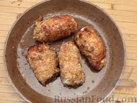 Фото приготовления рецепта: Куриные рулеты с сыром, курагой и грецкими орехами - шаг №10