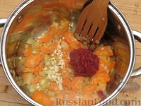 Фото приготовления рецепта: Тыква, тушенная в томатно-соевом соусе - шаг №7