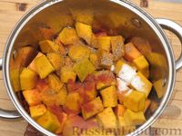 Фото приготовления рецепта: Тыква, тушенная в томатно-соевом соусе - шаг №9