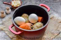 Фото приготовления рецепта: Салат с картофелем, сардинами, морковью и солёными огурцами - шаг №2