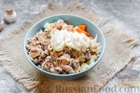 Фото приготовления рецепта: Салат с картофелем, сардинами, морковью и солёными огурцами - шаг №8