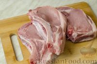 Фото приготовления рецепта: Свиная корейка на кости, запечённая в ягодно-медовом маринаде - шаг №2