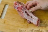 Фото приготовления рецепта: Свиная корейка на кости, запечённая в ягодно-медовом маринаде - шаг №5