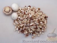 Фото приготовления рецепта: Тефтели из куриного фарша с рисом и грибами, в сливочно-томатном соусе - шаг №2